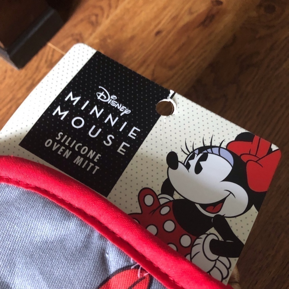 Disney: Minnie Mouse: Silicone Oven Mitt - Picture 2 of 5